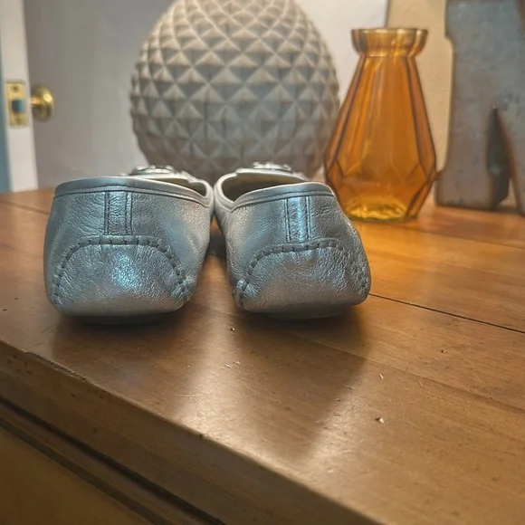 Michael Kors Silver Fulton Flat - Picture 3 of 6